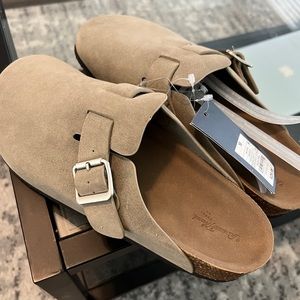 Womens clog shoes size (10)